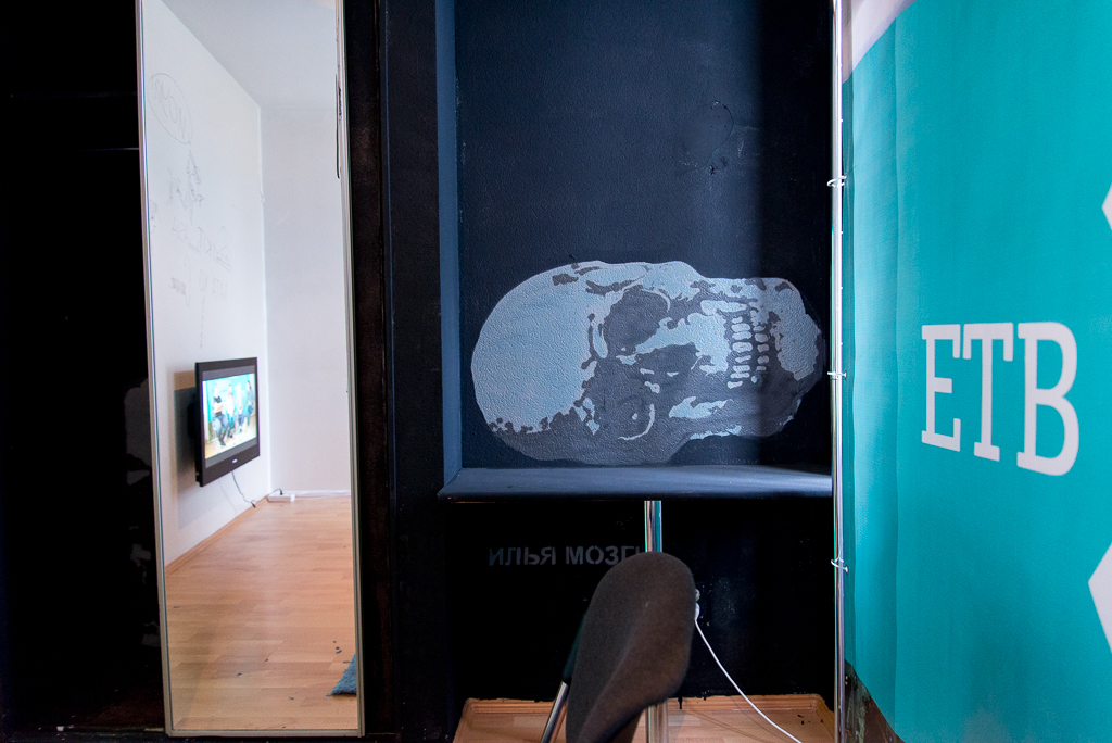 现场谈话 Live Conversation 王懿泉 Wang Yiquan 表演 Performance 2015 *摄影：九口走召 Photo by 9mouth